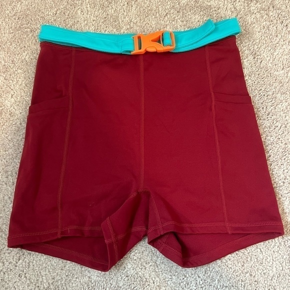 𝅺fabletics Women’s Red Biker Shorts Fits Small - Picture 2 of 7